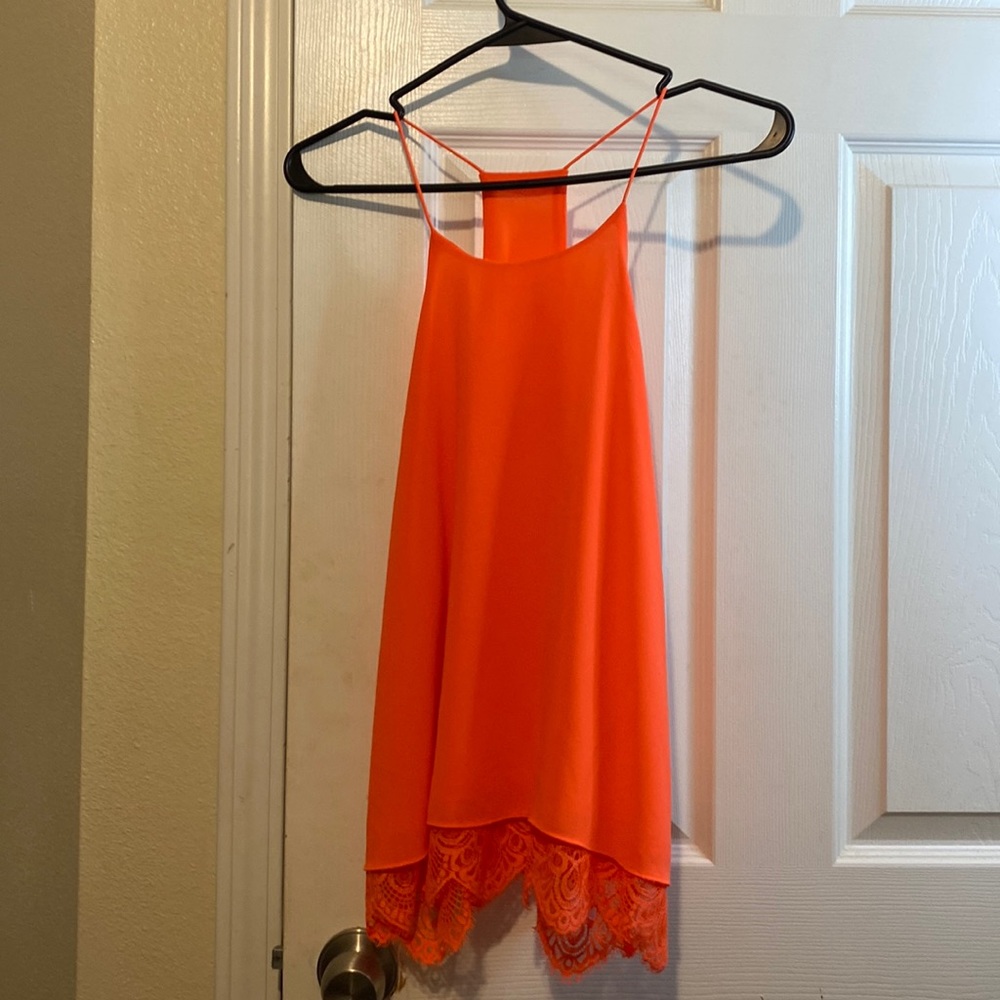 Cute tank with bottom lace